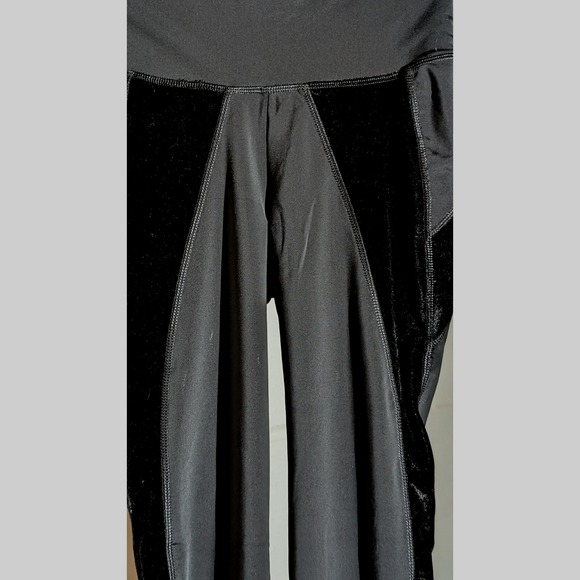 AVIA Women's Black Velvet Trim Athletic Workout Leggings Running Yoga Small - Picture 2 of 4